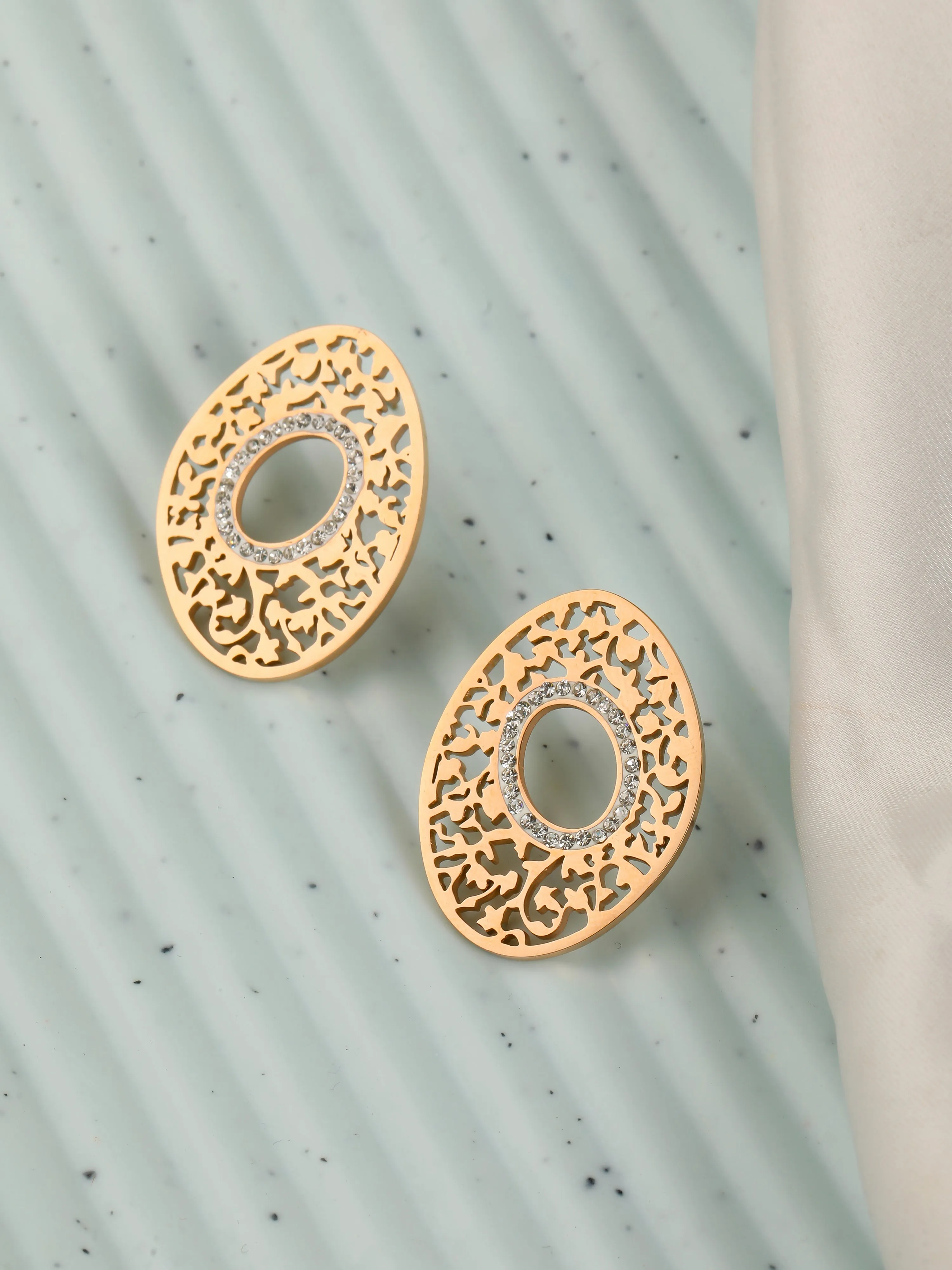 Gizelle Gold Hoop Earring