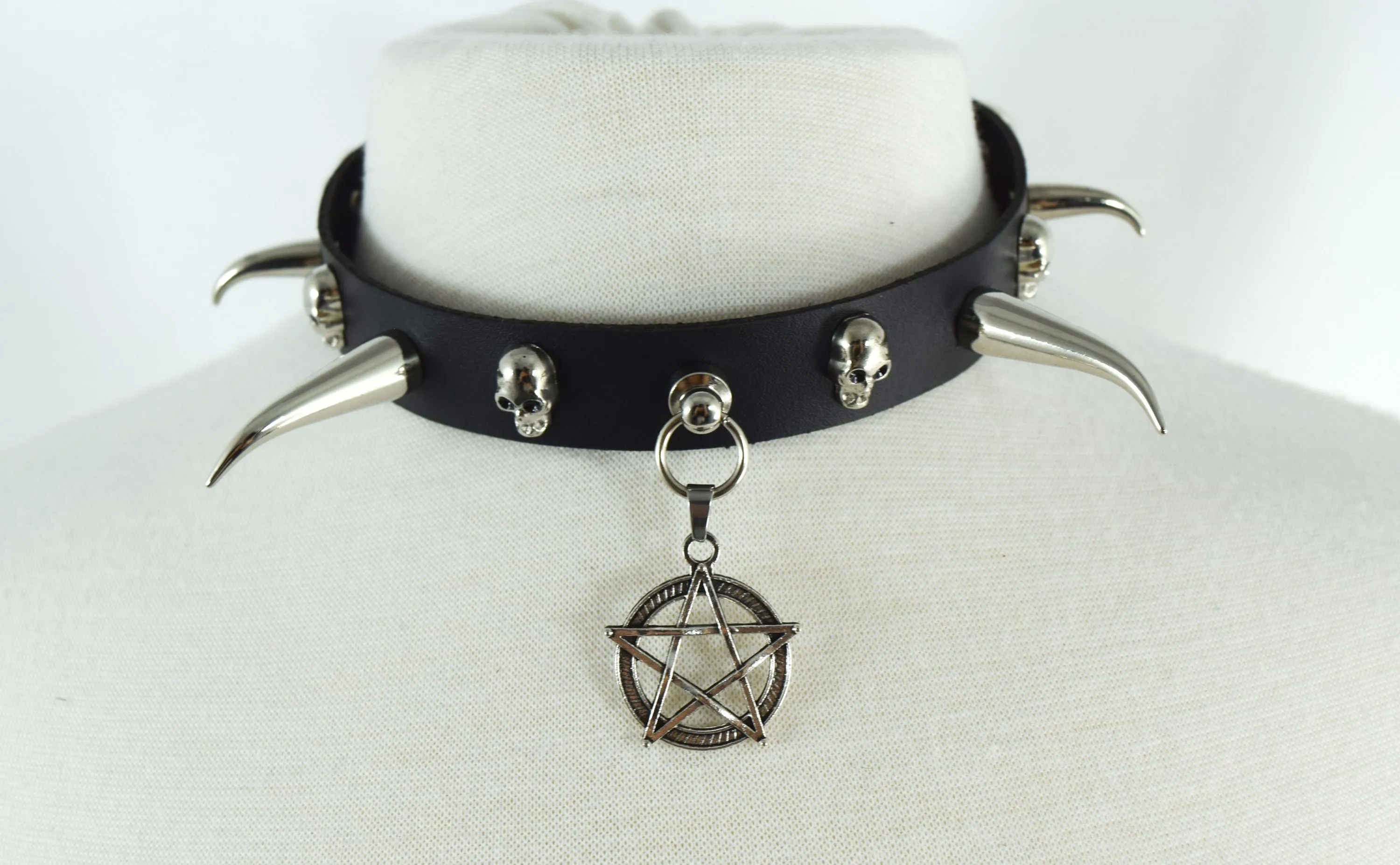 Gothic Punk Rock Emo pentagram Charm Skull Stud and Horn Spike Leather Choker Collar Necklace