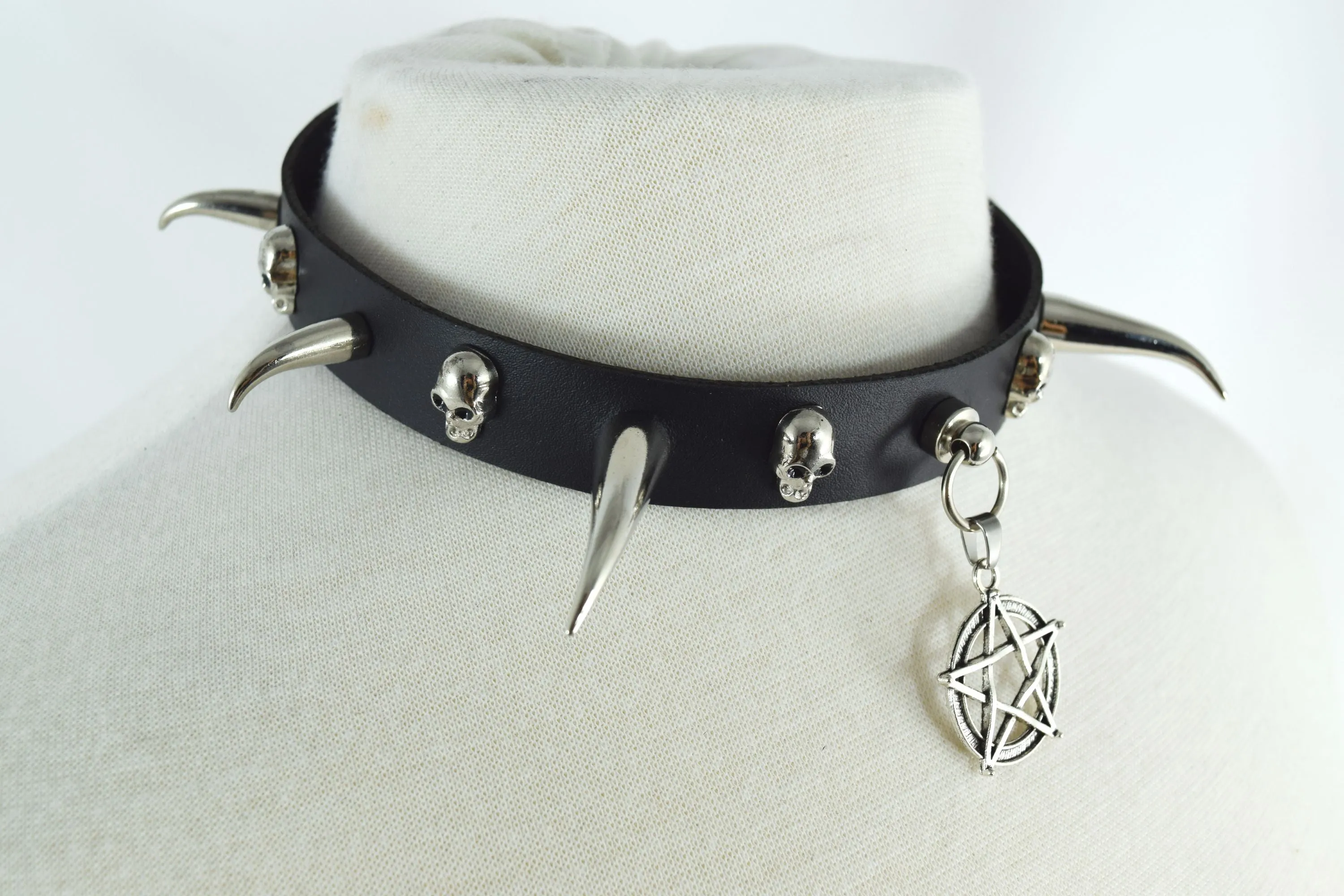 Gothic Punk Rock Emo pentagram Charm Skull Stud and Horn Spike Leather Choker Collar Necklace
